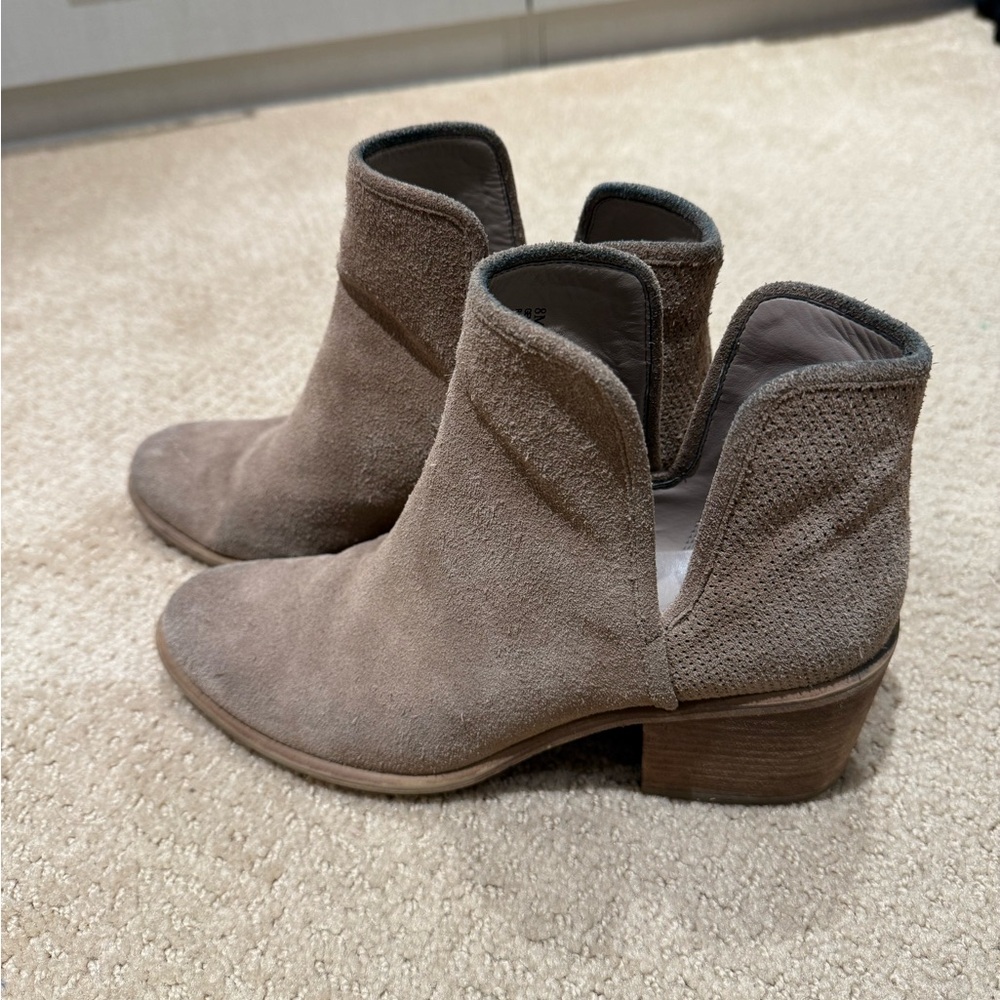 Hinge Tan Ankle Booties with Suede Finish